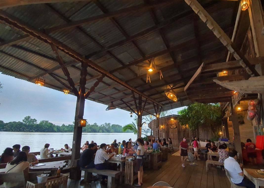 15 ร้านอาหารริมแม่น้ำบางปะกง 2022 วิวสวย อาหารอร่อย